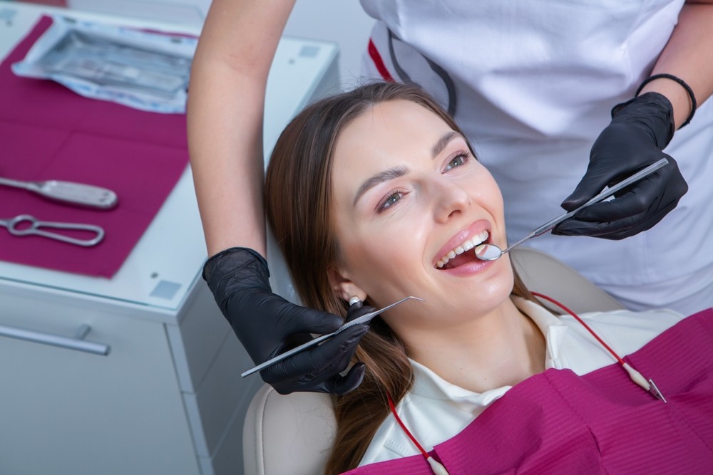 implant dentar București